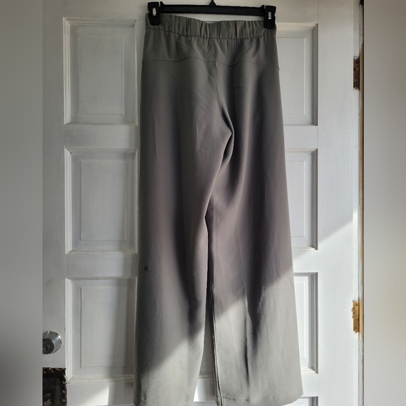 Lululemon "On The Fly" pants, Size 4 - Picture 5 of 7